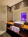 Standard double room bathroom